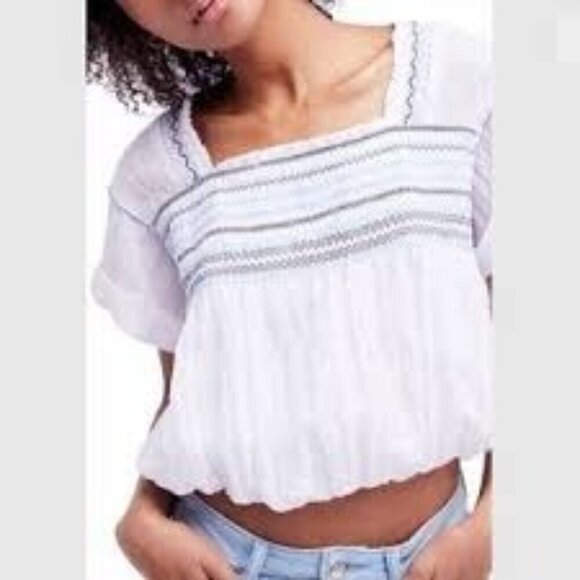 Free People‎ White Blue Square Neck Smocked Cropped Short Sleeve Boho Blo… - Picture 1 of 9